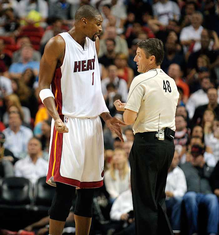 Chris-Bosh-Scott-Foster-2014-1112-foul-face-react.jpg